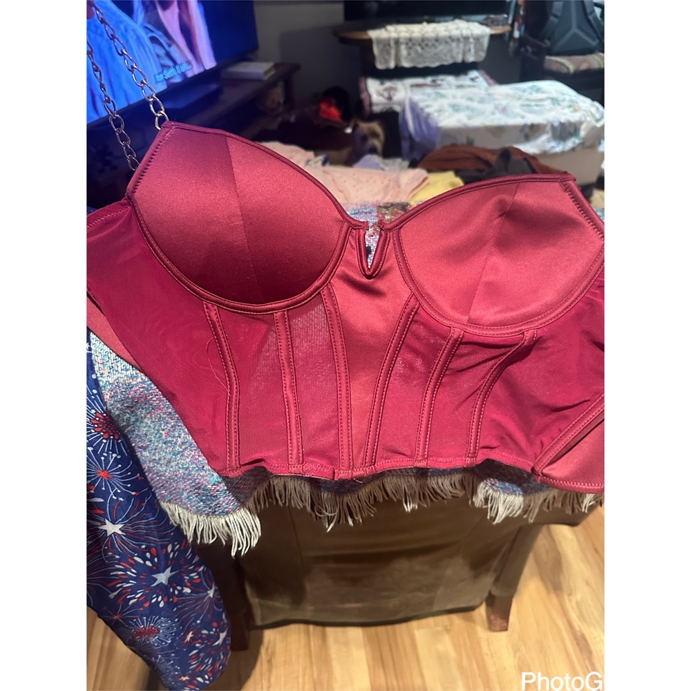 Maroon red crop